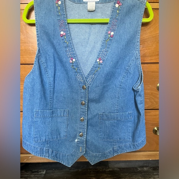 VTG 90s Pink & White Floral Embroidered Jean Vest • Cherokee brand • size Medium - Picture 7 of 7